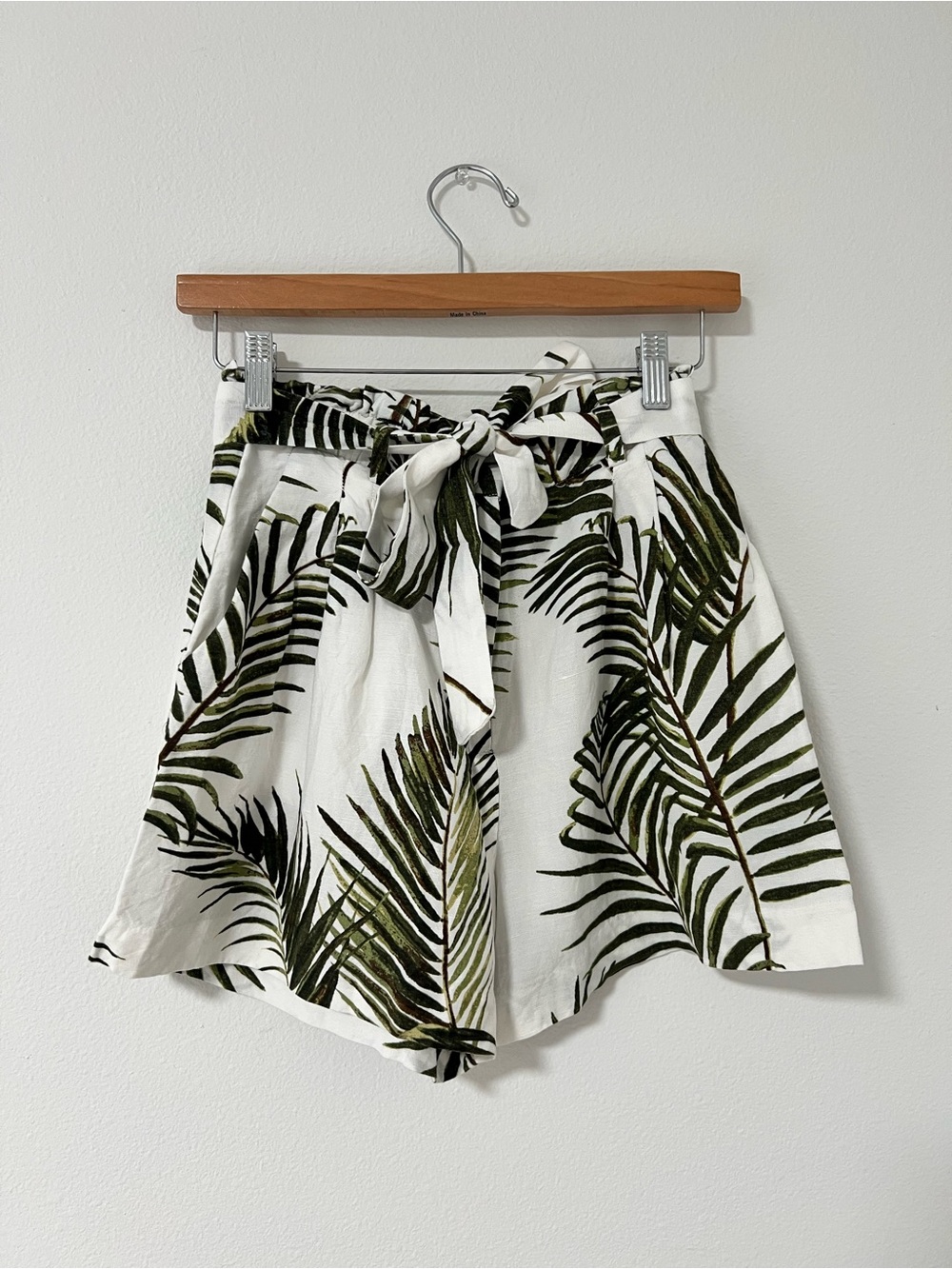 H&M Tropical Palm Leaf Tie-Waist Shorts - White/Green